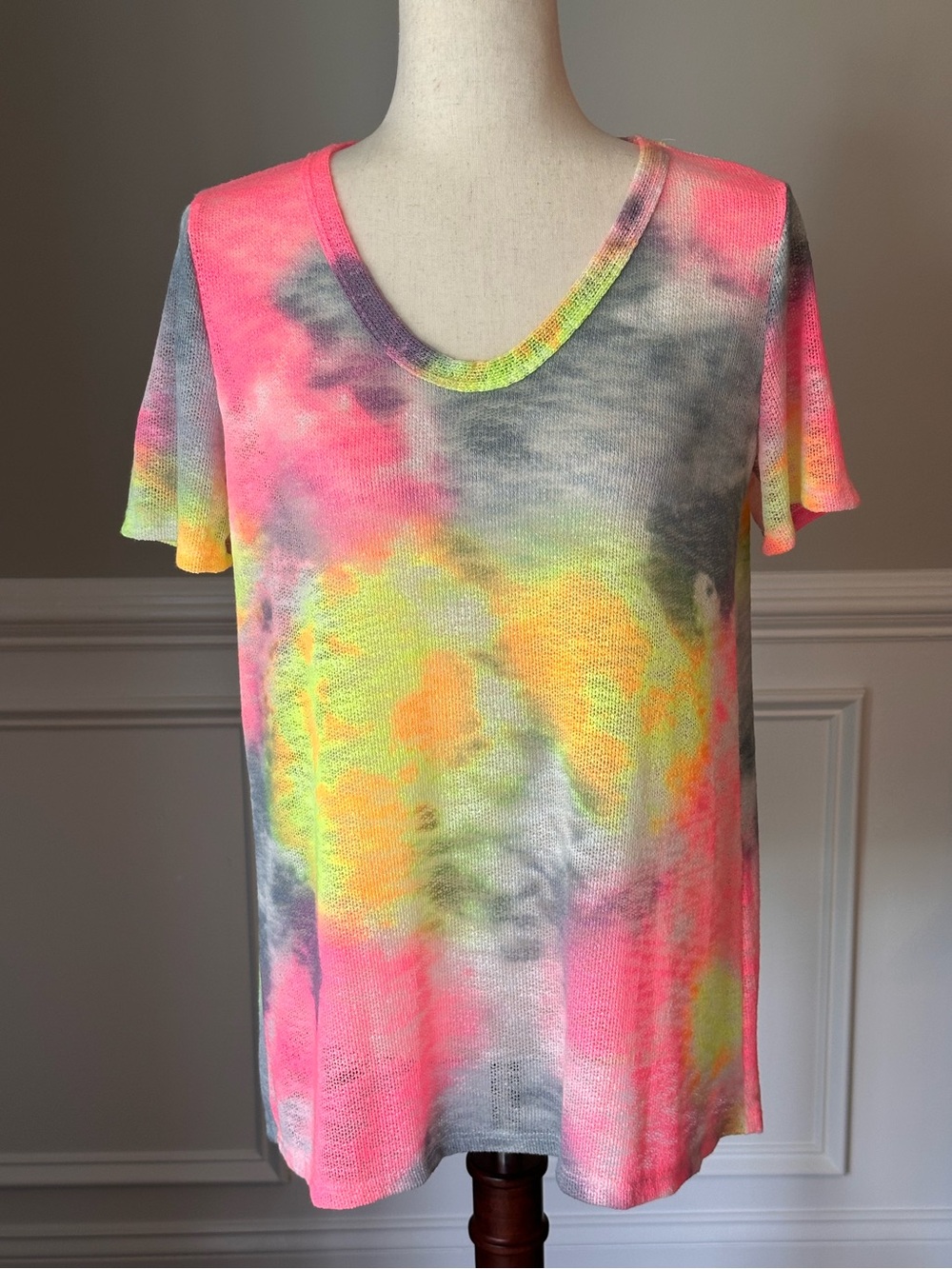 NEW BiBi Tie Dye Print Low Gauge Deep U Neck Top size Small